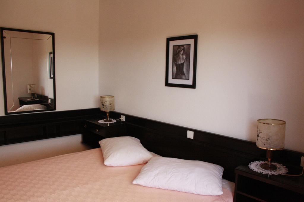 Guest House Violeta Palit Esterno foto