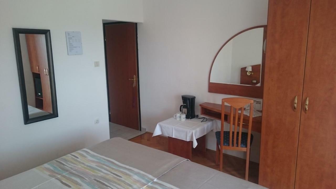 Guest House Violeta Palit Esterno foto