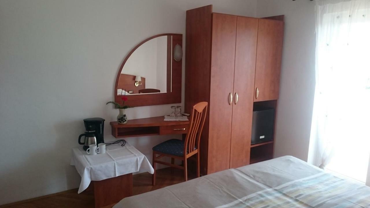 Guest House Violeta Palit Esterno foto